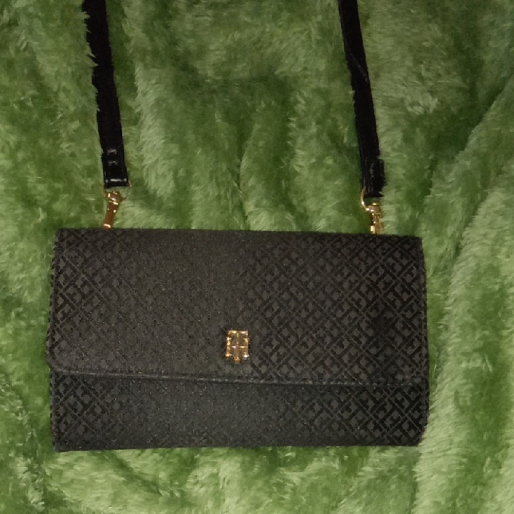 Elegant Tommy Hilfiger Black Crossbody Wallet Bag